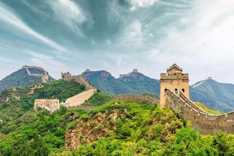 How many Great Wall scenic spots can be seen within Beijing?